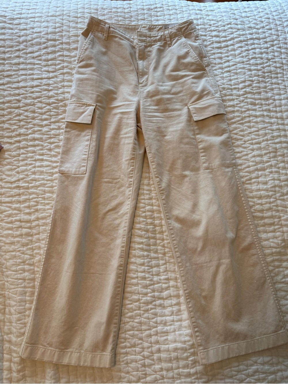 Gap loose khaki cargo pants, size 4, 100% cotton